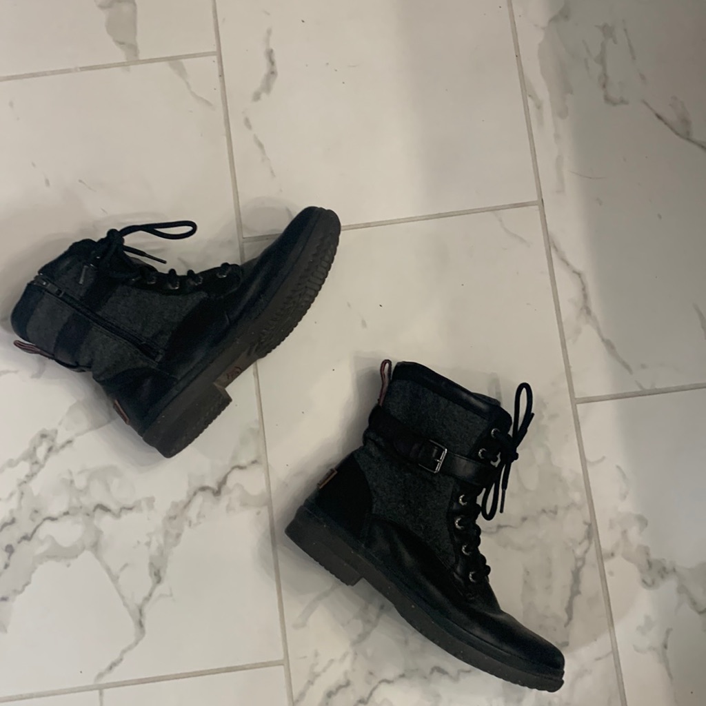 Ugg Zip Boot
